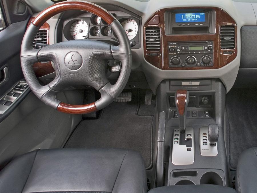  Mitsubishi Montero 5-Door 1999 года  (фото 2 из 6)